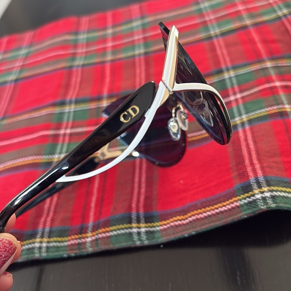 Authentic Dior Audacieuse 1 Sunglasses - Picture 7 of 13